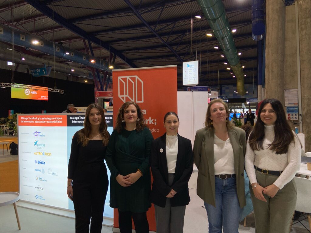 En la imagen hay representantes de Málaga TechPark, CESUR y COCEMFE, socios españoles del proyecto europeo AccessCoVE.